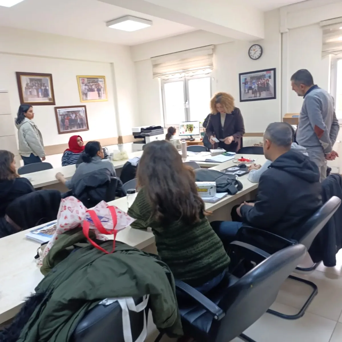 İzmit'te Öğretmenlere Kanser Taraması Bilgilendirmesi: GGK Kitleri Dağıtıldı İzmit'te Öğretmenlere Kanser Taraması Bilgilendirmesi: GGK Kitleri Dağıtıldı