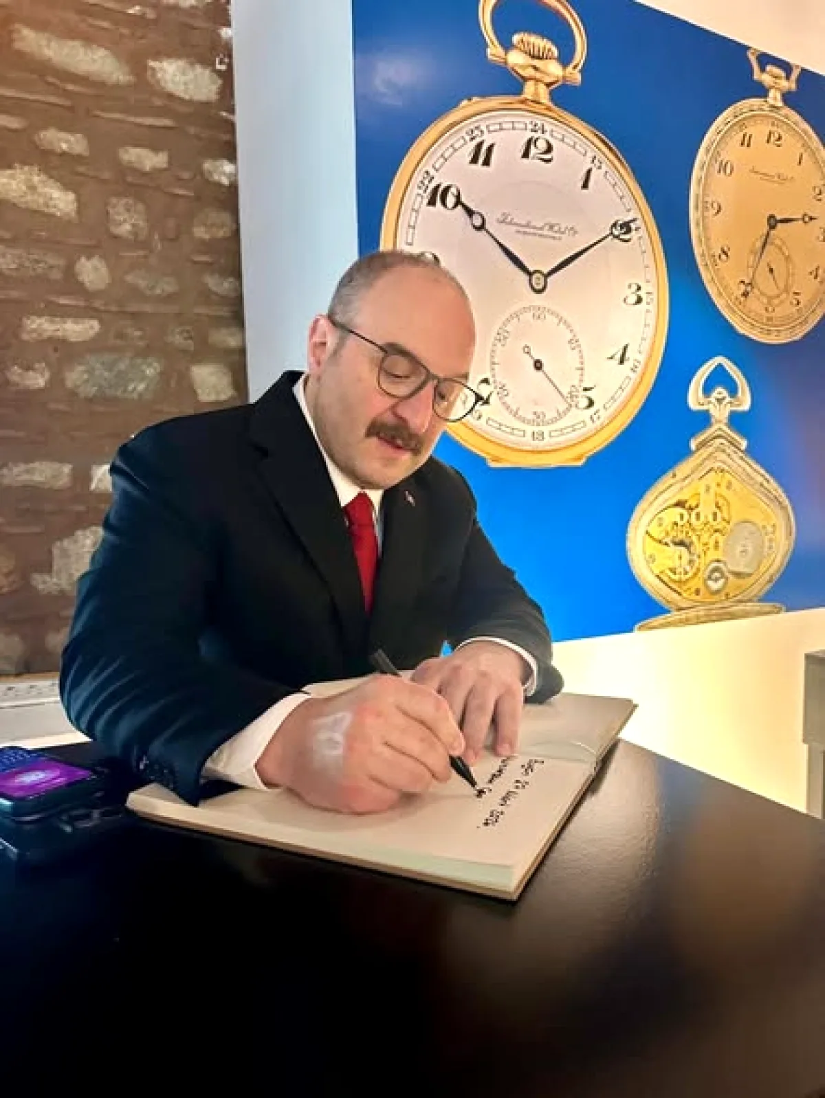Tophane-i Âmire'de 400 Yıllık Zaman Yolculuğu: Ücretsiz Cep Saatleri Sergisi Tophane-i Âmire'de 400 Yıllık Zaman Yolculuğu: Ücretsiz Cep Saatleri Sergisi