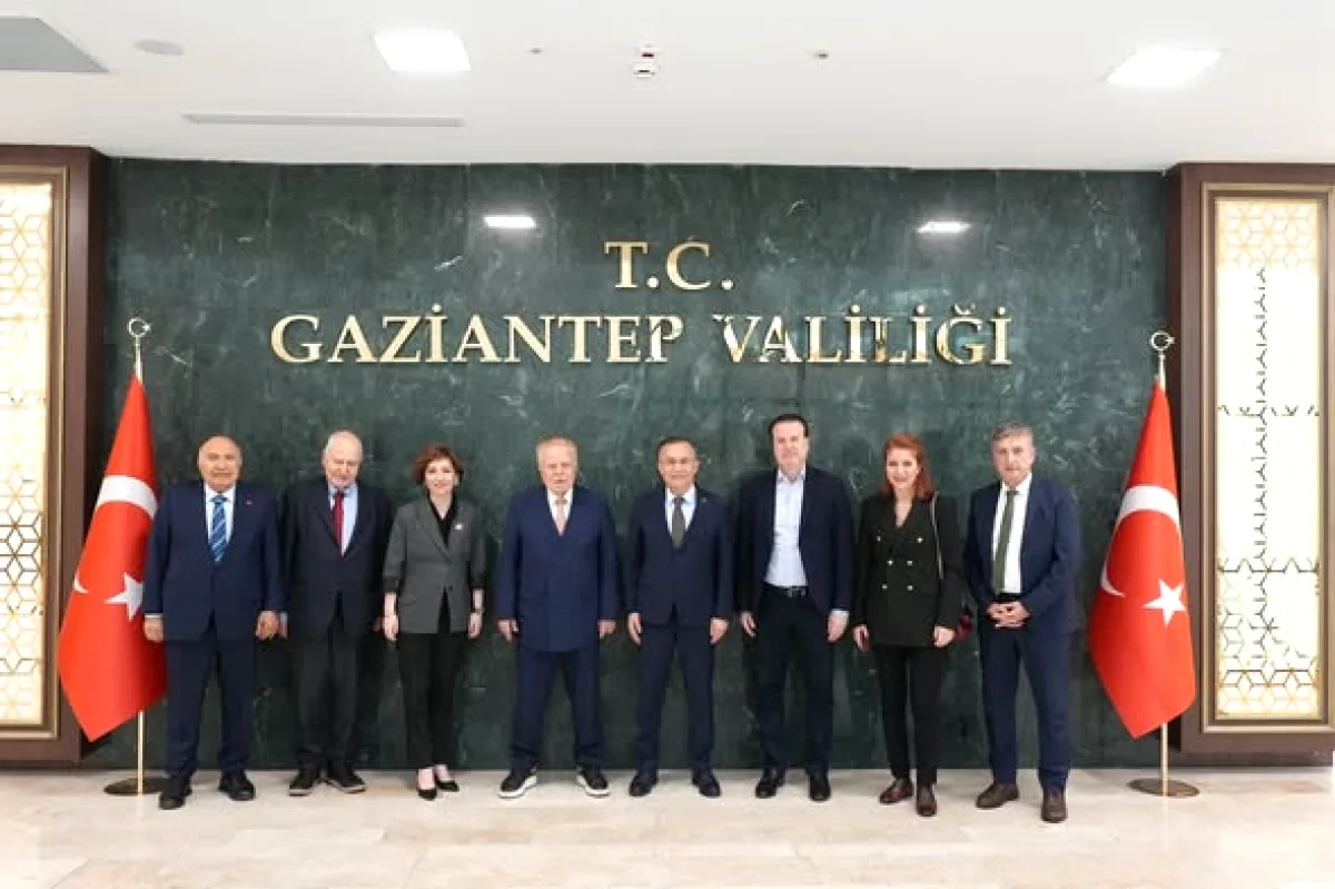 Gaziantep Valisi Çeber, Eğitim ve İş Dünyası Temsilcileriyle Görüştü Gaziantep Valisi Çeber, Eğitim ve İş Dünyası Temsilcileriyle Görüştü