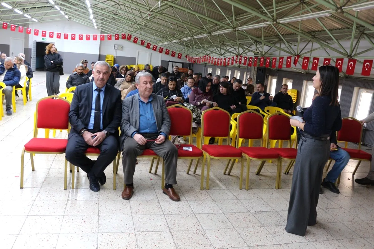 İznik'te Öğretmenlere Ölçme-Değerlendirme Eğitimi İznik'te Öğretmenlere Ölçme-Değerlendirme Eğitimi