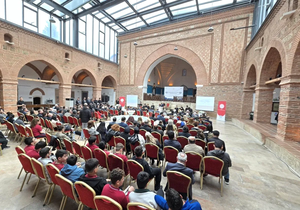 Bursa'da 'Bir Şehir Bin Derslik' Projesi Tanıtıldı Bursa'da 'Bir Şehir Bin Derslik' Projesi Tanıtıldı