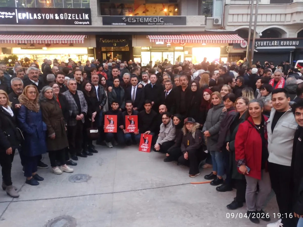CHP Ankara'da Dr. Ümit Erkol Gözaltısına Tepki Gösterdi CHP Ankara'da Dr. Ümit Erkol Gözaltısına Tepki Gösterdi