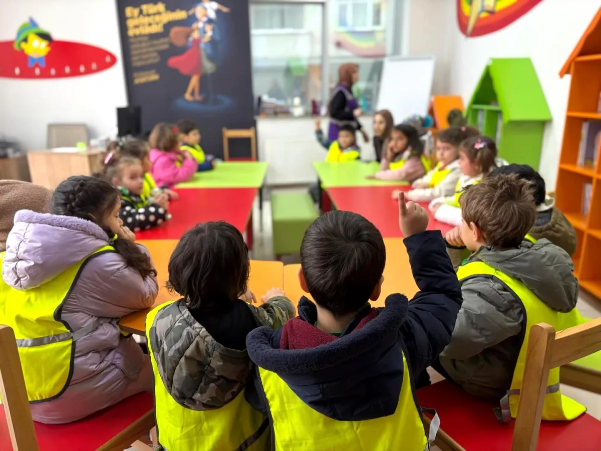 İzmit'te Minikler İZGİM'de Kitapların Büyülü Dünyasında İzmit'te Minikler İZGİM'de Kitapların Büyülü Dünyasında