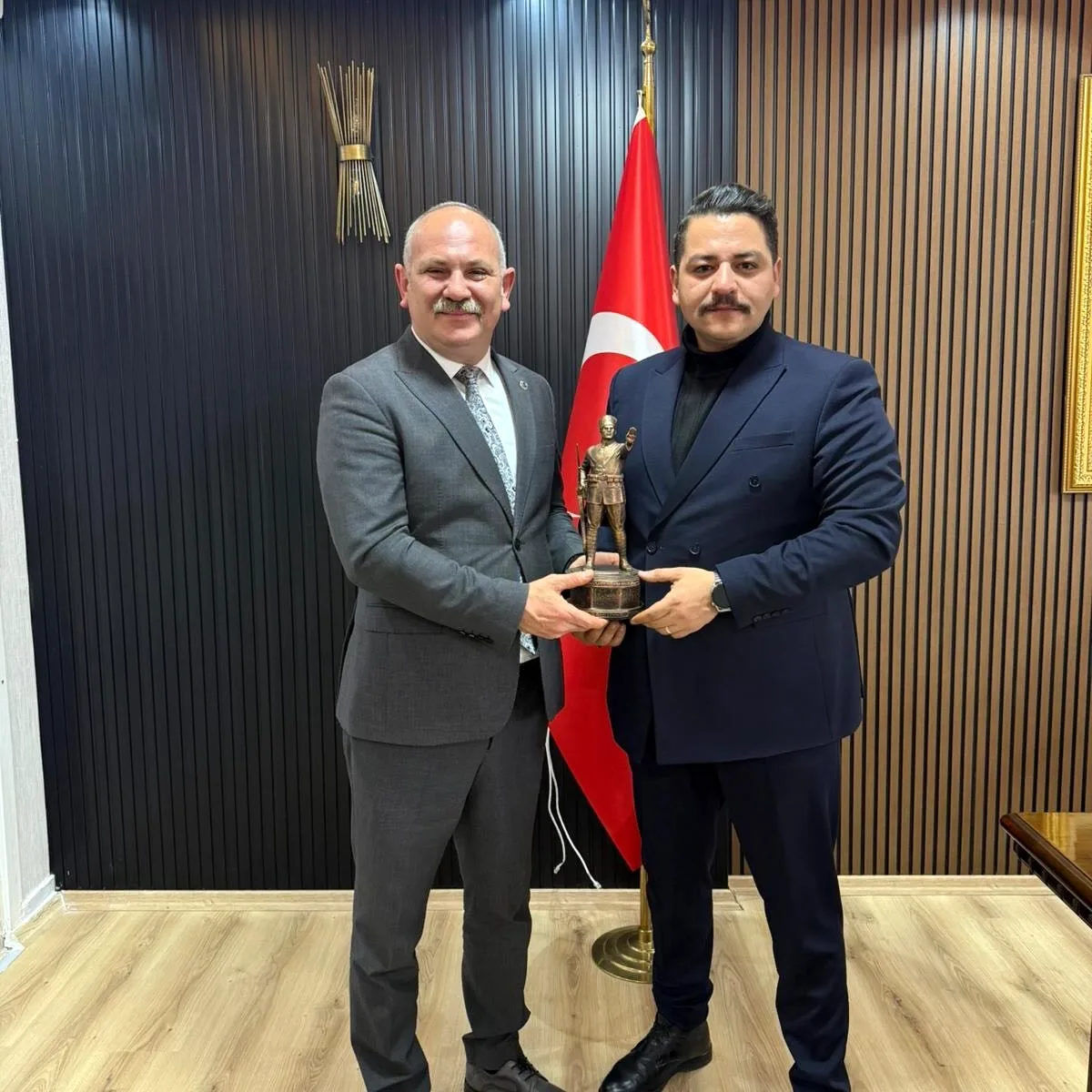 Polatlı MHP Heyeti, Konya Yunak Kaymakamı'nı Ziyaret Etti Polatlı MHP Heyeti, Konya Yunak Kaymakamı'nı Ziyaret Etti