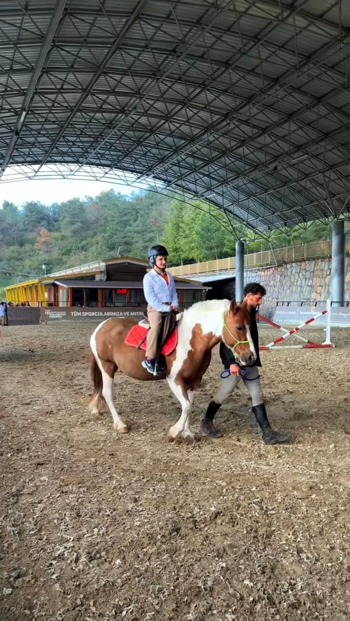 Gebze'de 5. Sınıf Öğrencileri Atlarla Buluştu Gebze'de 5. Sınıf Öğrencileri Atlarla Buluştu