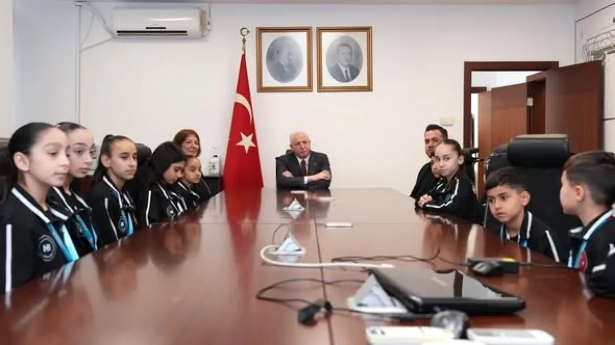 Gaziosmanpaşa'dan Vali Gül'e Karate Başarısı Ziyareti Gaziosmanpaşa'dan Vali Gül'e Karate Başarısı Ziyareti
