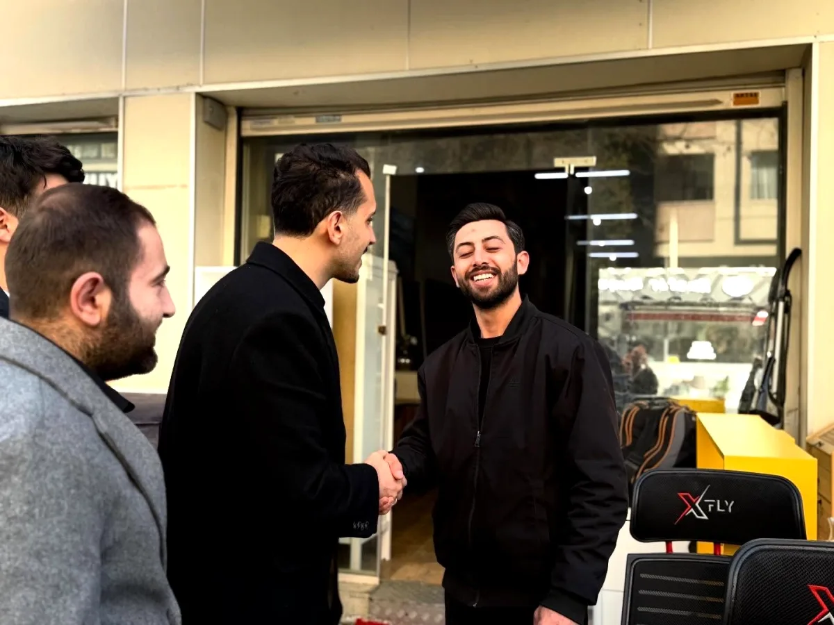 AK Parti Gençlik Kolları Maltepe'de Esnaf Ziyareti Yaptı AK Parti Gençlik Kolları Maltepe'de Esnaf Ziyareti Yaptı