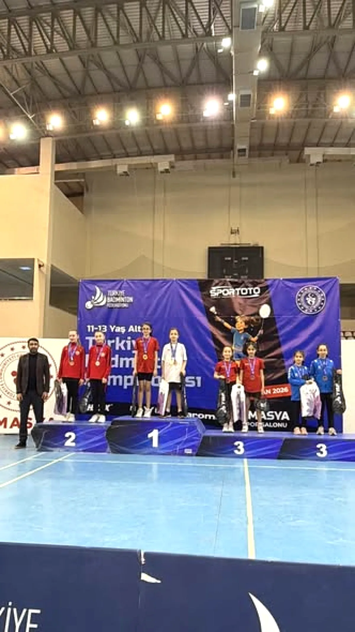 Kayseri'nin Minik Badmintoncuları Amasya'dan 3 Kupa ile Döndü Kayseri'nin Minik Badmintoncuları Amasya'dan 3 Kupa ile Döndü