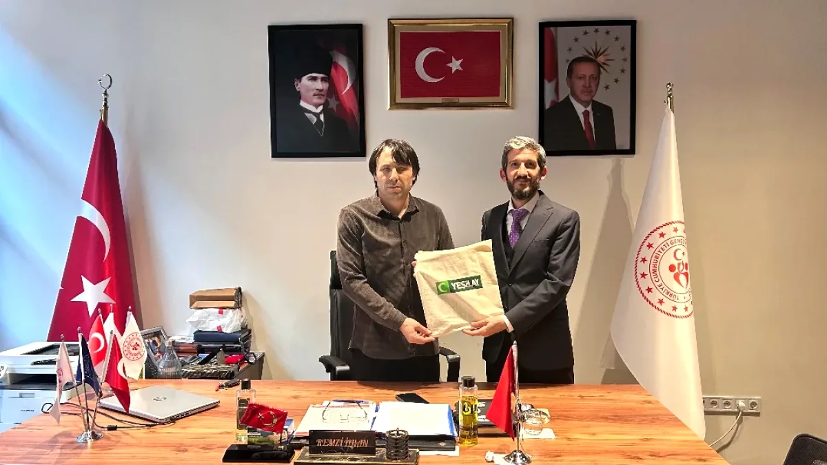 Yeşilay Zeytinburnu Yönetimi Remzi İlhan'ı Ziyaret Etti Yeşilay Zeytinburnu Yönetimi Remzi İlhan'ı Ziyaret Etti