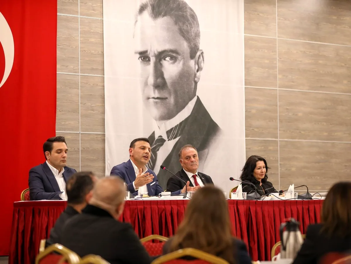 İBB Grup Toplantısında İstanbul'un Acil Gündemi Belirlendi İBB Grup Toplantısında İstanbul'un Acil Gündemi Belirlendi