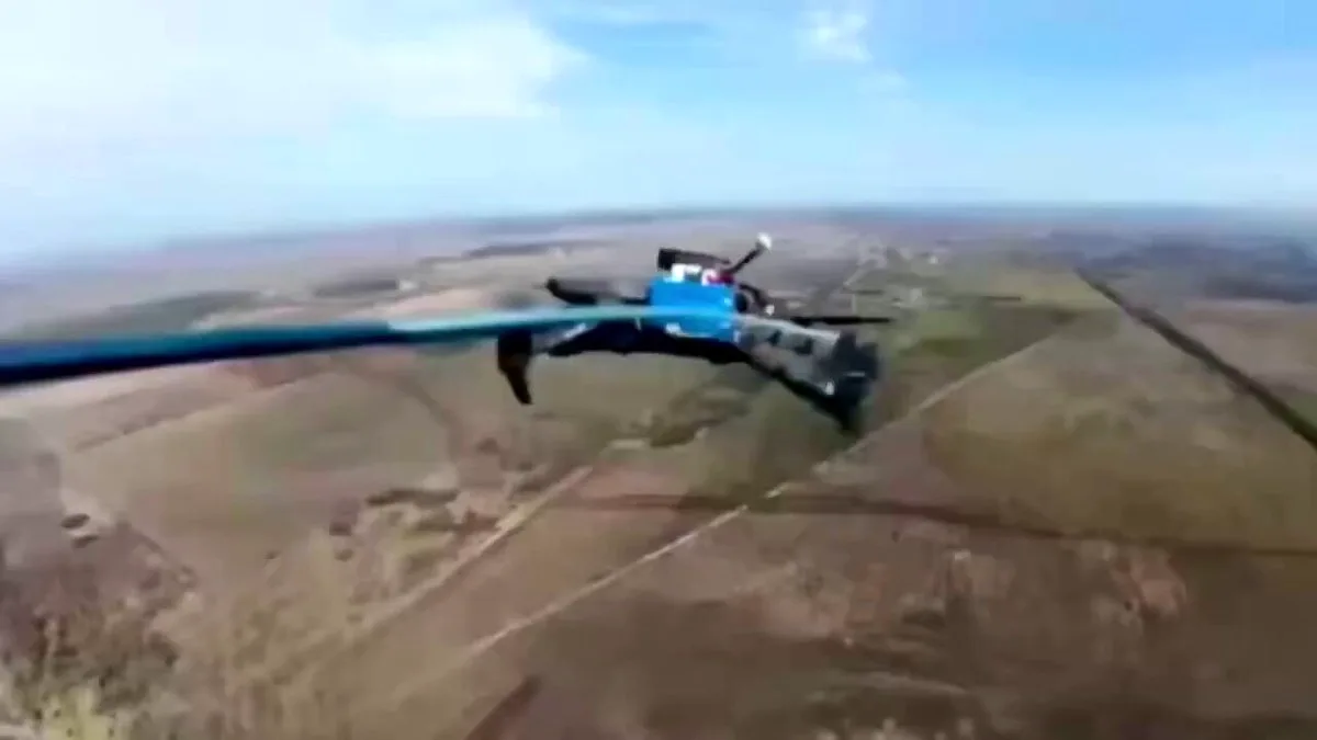 Ukrayna'dan Çarpıcı Dron Yöntemi: Çubukla Rus Dronlarını Düşürüyor Ukrayna'dan Çarpıcı Dron Yöntemi: Çubukla Rus Dronlarını Düşürüyor
