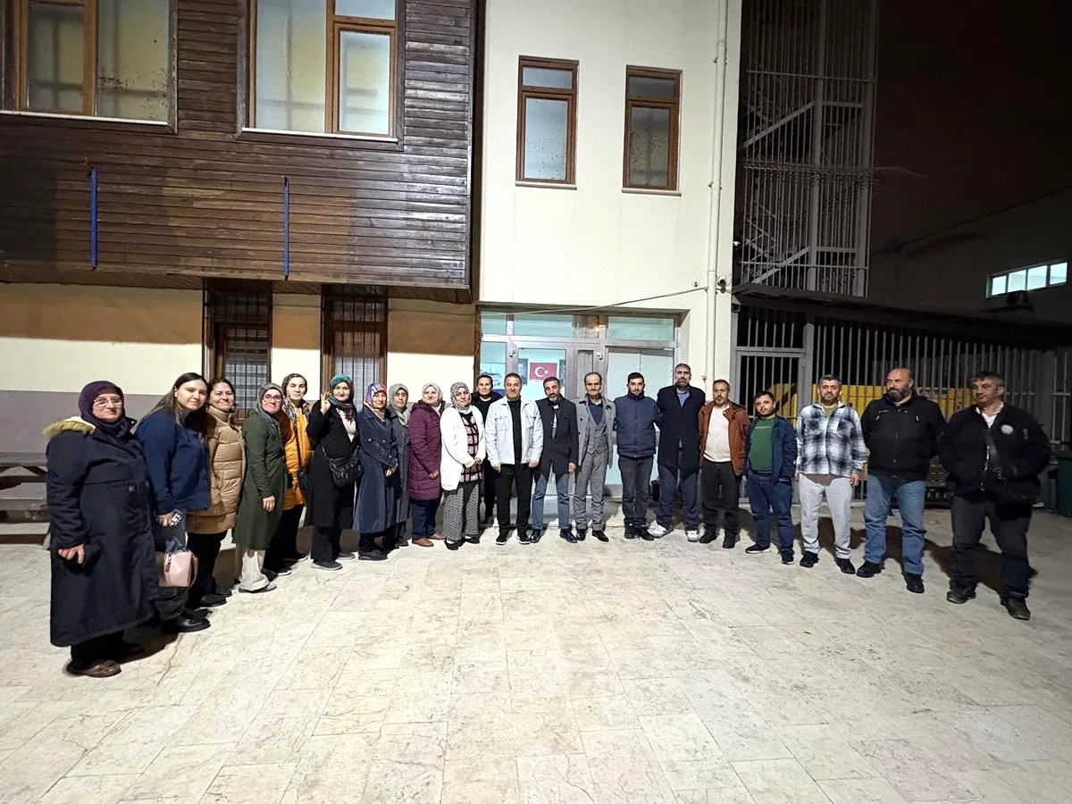 Örnektepe'de AK Parti Mahalle Yönetim Kurulu Toplantısı Örnektepe'de AK Parti Mahalle Yönetim Kurulu Toplantısı