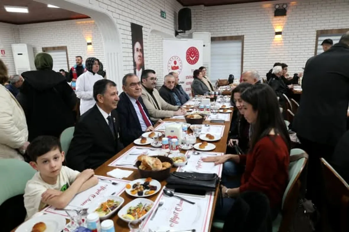 Kaymakam Mehmet OKUR, Aile İftarında Mustafakemalpaşa Halkıyla Buluştu Kaymakam Mehmet OKUR, Aile İftarında Mustafakemalpaşa Halkıyla Buluştu