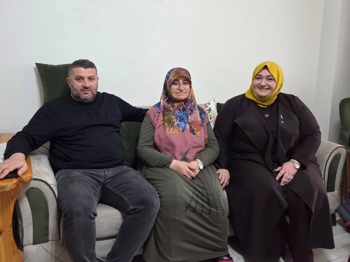 AK Parti Kartepe Kadın Kolları, Umre Dönüşü Duaları Aldı AK Parti Kartepe Kadın Kolları, Umre Dönüşü Duaları Aldı