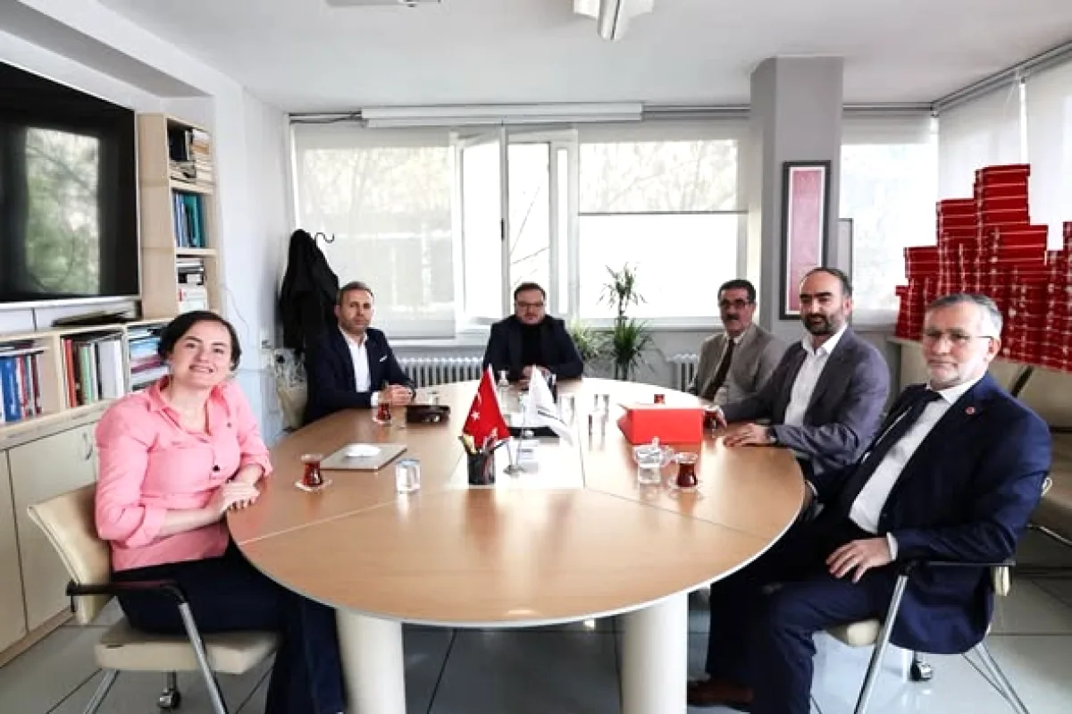 Saadet Partisi'nden TMMOB Ankara'ya Mimarlar Günü Kutlaması Saadet Partisi'nden TMMOB Ankara'ya Mimarlar Günü Kutlaması
