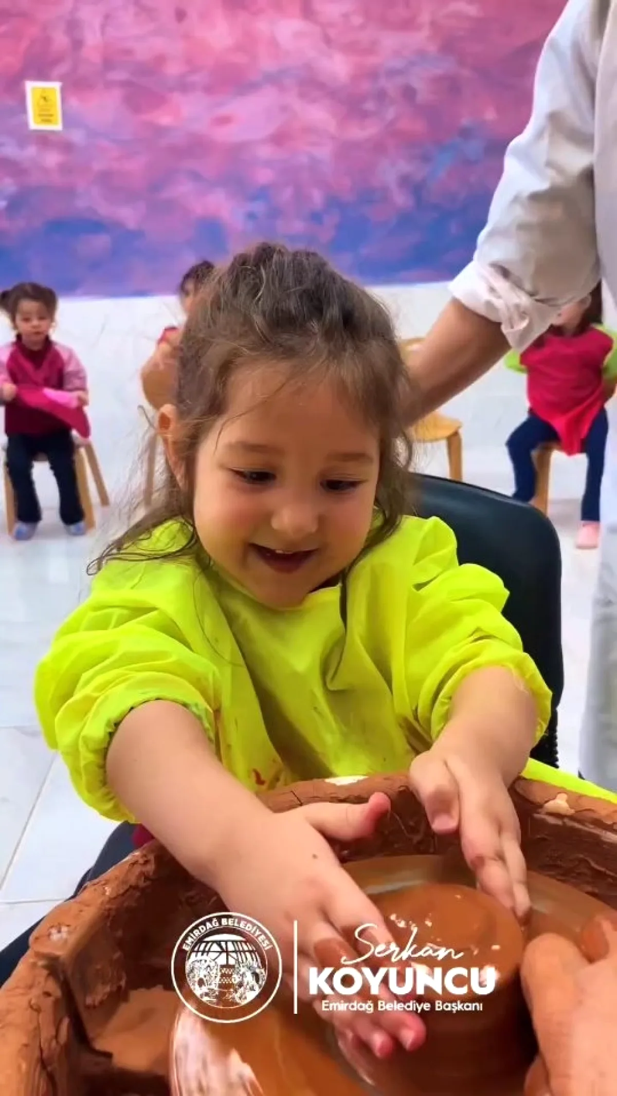 Emirdağ'da Minik Eller Toprakla Buluştu: Çömlek Sanatı Yaşıyor Emirdağ'da Minik Eller Toprakla Buluştu: Çömlek Sanatı Yaşıyor