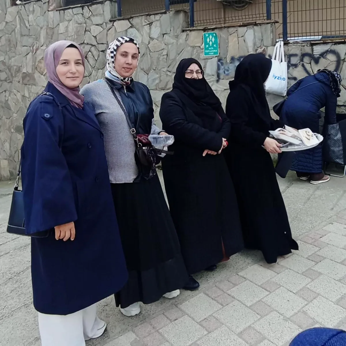 Sancaktepe'de Komşuluk Dayanışması: Kapı Kapı Gönül Gönüle Sancaktepe'de Komşuluk Dayanışması: Kapı Kapı Gönül Gönüle