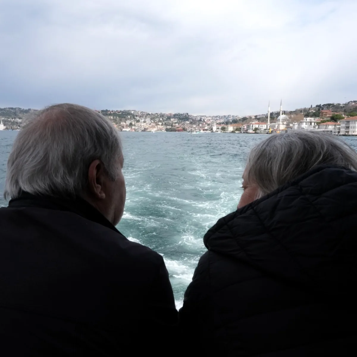 Kadıköy'de Baharı Karşılayan Boğaz Turu: Huzur Vapuru'nda Şarkılar ve Dans Kadıköy'de Baharı Karşılayan Boğaz Turu: Huzur Vapuru'nda Şarkılar ve Dans