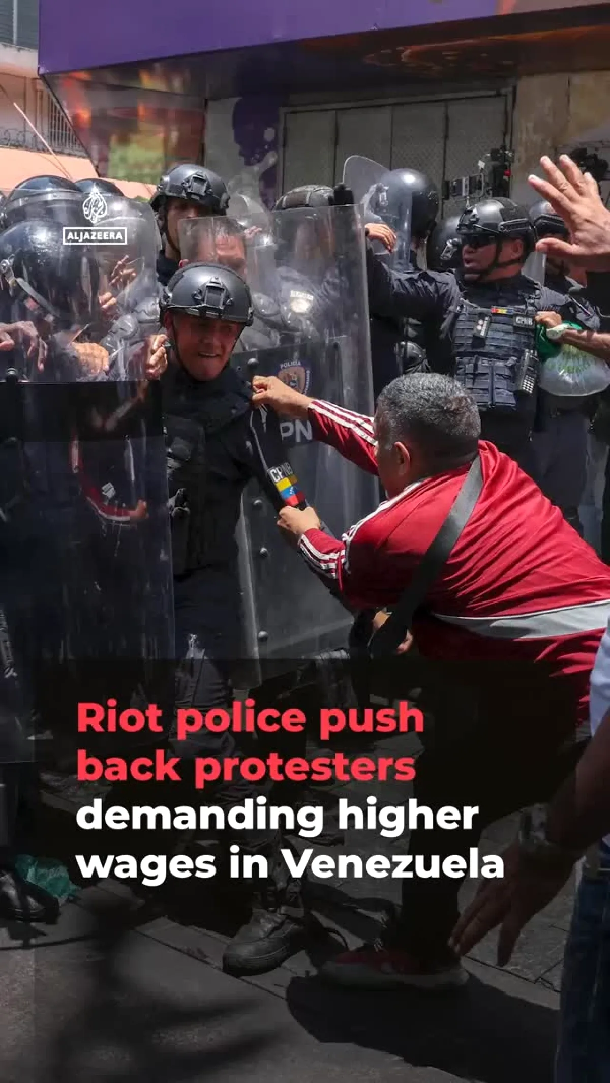 Venezuela'da Asgari Ücret Protestosu ve Polis Müdahalesi Venezuela'da Asgari Ücret Protestosu ve Polis Müdahalesi