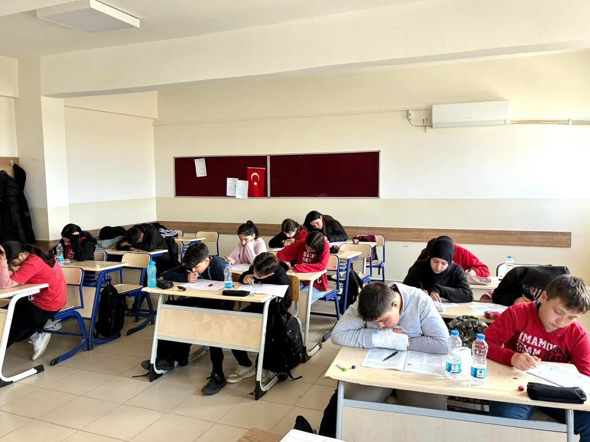 İmamoğlu'da Akademik Başarı İçin Öğrenme Çıktıları Ölçüldü İmamoğlu'da Akademik Başarı İçin Öğrenme Çıktıları Ölçüldü