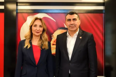 Aylin Nazlıaka CHP Adana İl Başkanlığını Ziyaret Etti: Görüşmelerde Ne Konuşuldu?