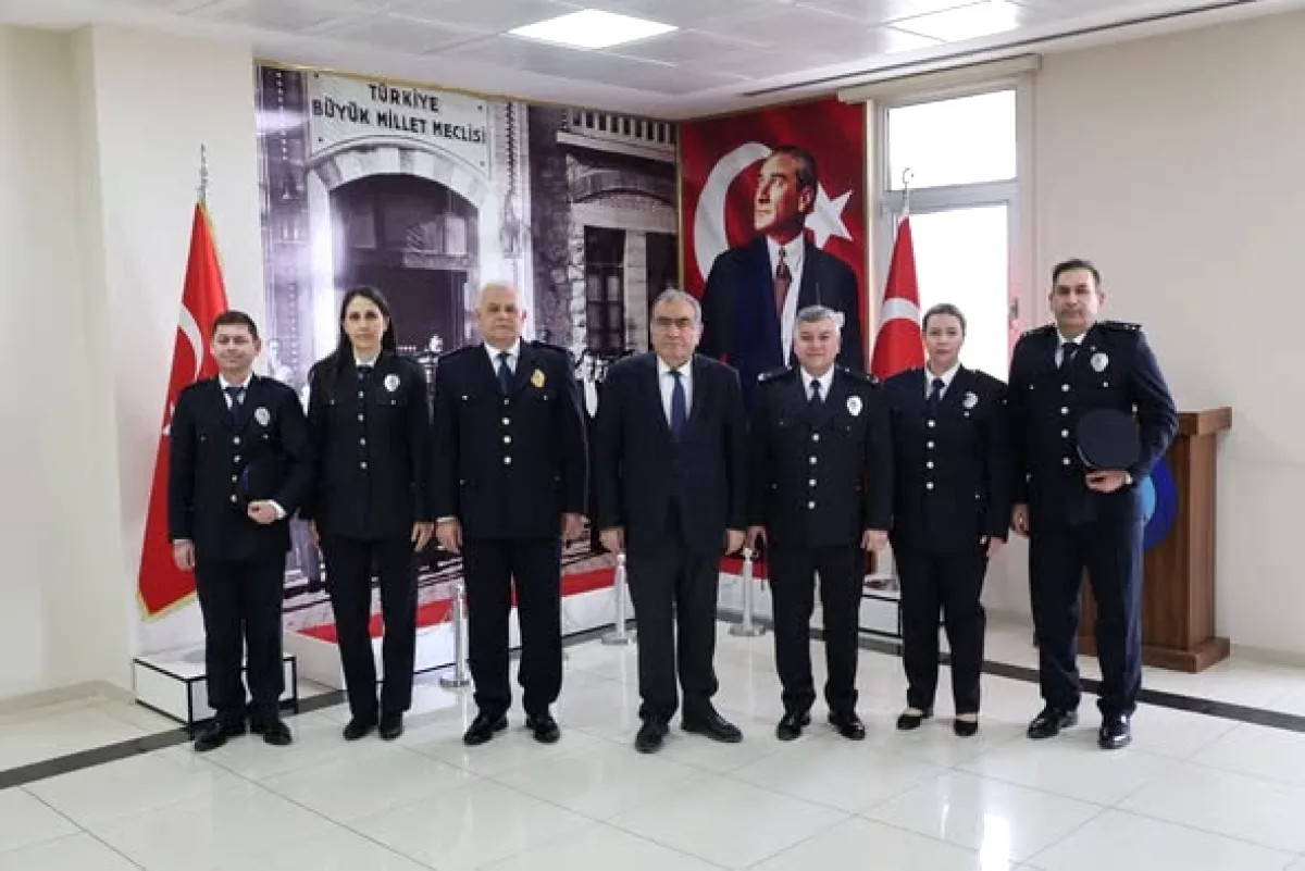 Polis Haftası'nda Anlamlı Ziyaret: Emniyet Müdürü Kaymakamı Makamında Ağırladı Polis Haftası'nda Anlamlı Ziyaret: Emniyet Müdürü Kaymakamı Makamında Ağırladı