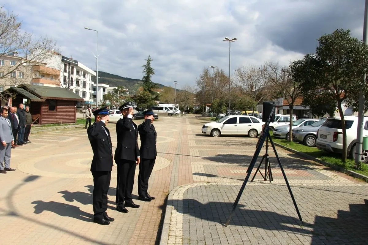 Armutlu'da Polis Haftası: Çelenk Sunma ve Ziyaret Armutlu'da Polis Haftası: Çelenk Sunma ve Ziyaret