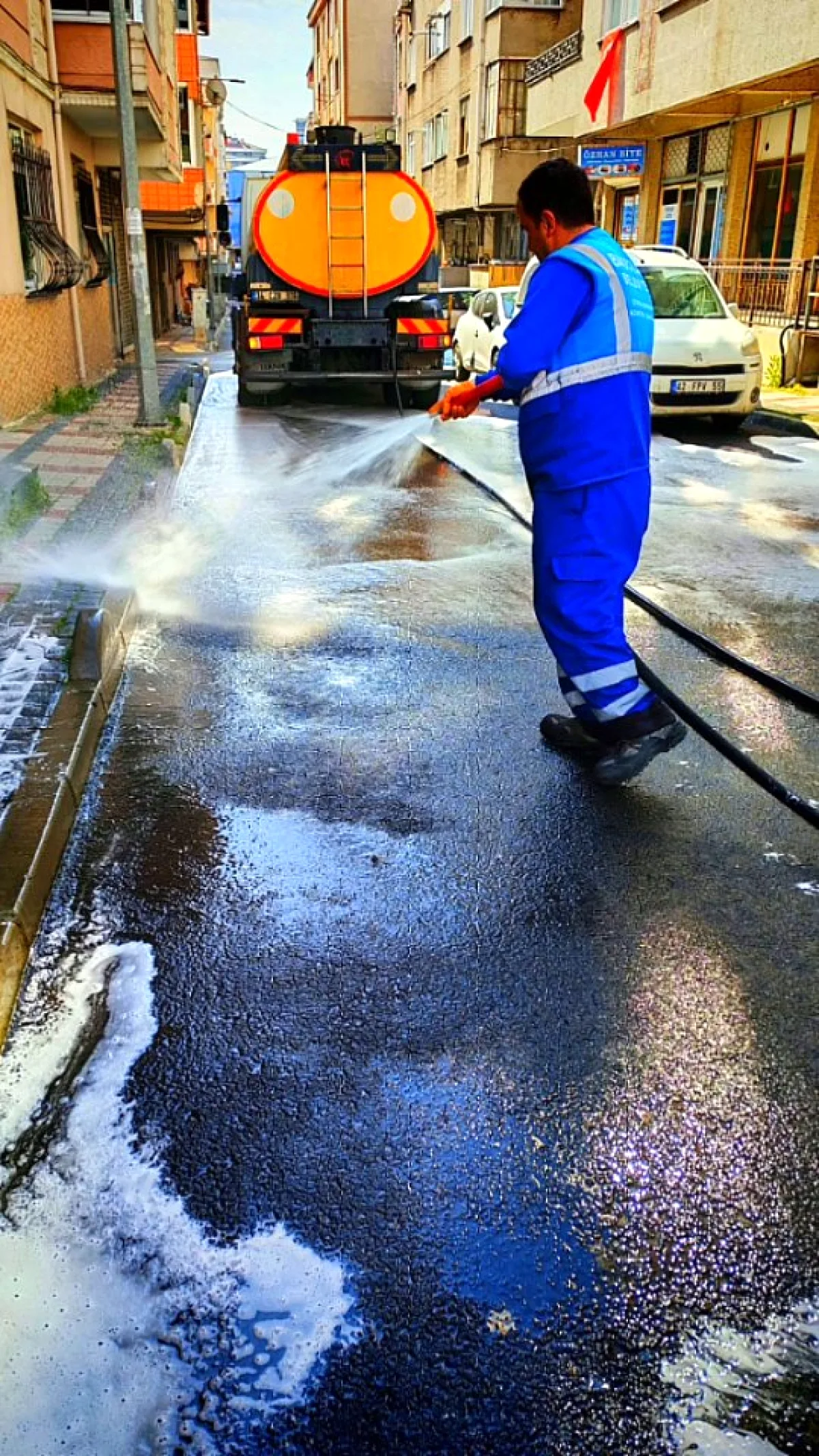 Bağcılar'da 7/24 Temizlik: Görünmeyen Kahramanlar İş Başında Bağcılar'da 7/24 Temizlik: Görünmeyen Kahramanlar İş Başında