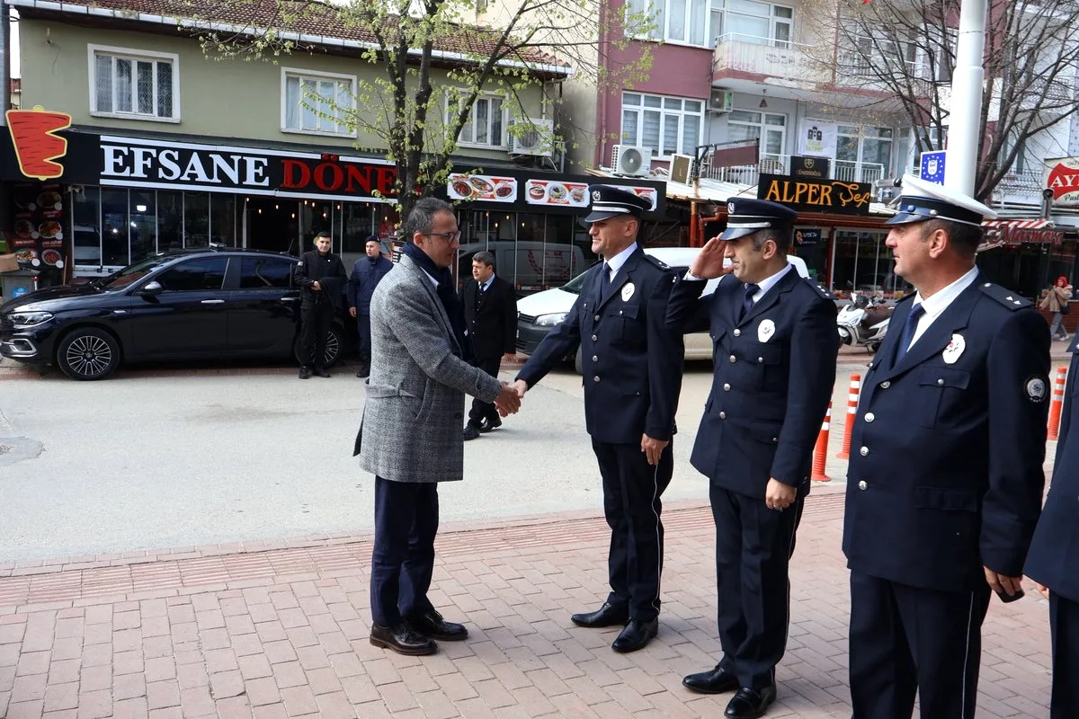İznik Kaymakamı Polis Teşkilatı'nın 181. Yılını Kutladı İznik Kaymakamı Polis Teşkilatı'nın 181. Yılını Kutladı