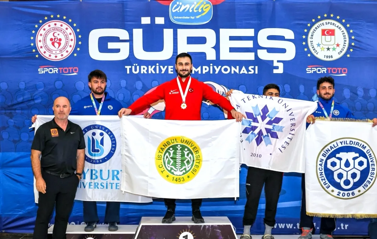 İstanbul Üniversitesi Güreşte Zirvede: Sakatlıkla Altın Madalya İstanbul Üniversitesi Güreşte Zirvede: Sakatlıkla Altın Madalya
