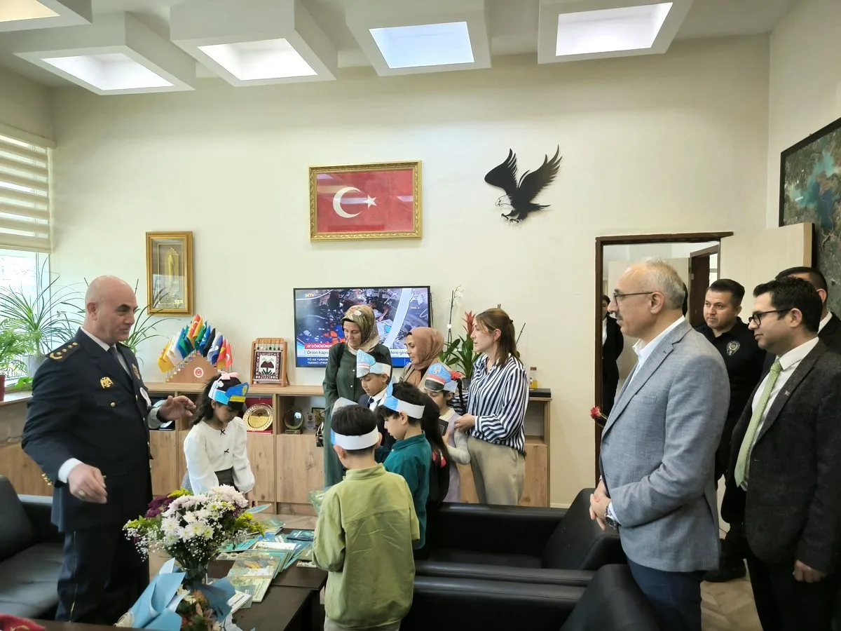 Sarıçam'dan Polis Haftası'nda Duygu Yüklü Mesaj Sarıçam'dan Polis Haftası'nda Duygu Yüklü Mesaj