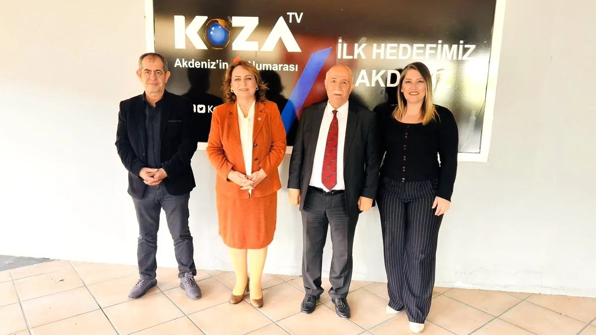 CHP'li Şevkin, Koza TV'de Program Sonrası Ekiple Buluştu CHP'li Şevkin, Koza TV'de Program Sonrası Ekiple Buluştu