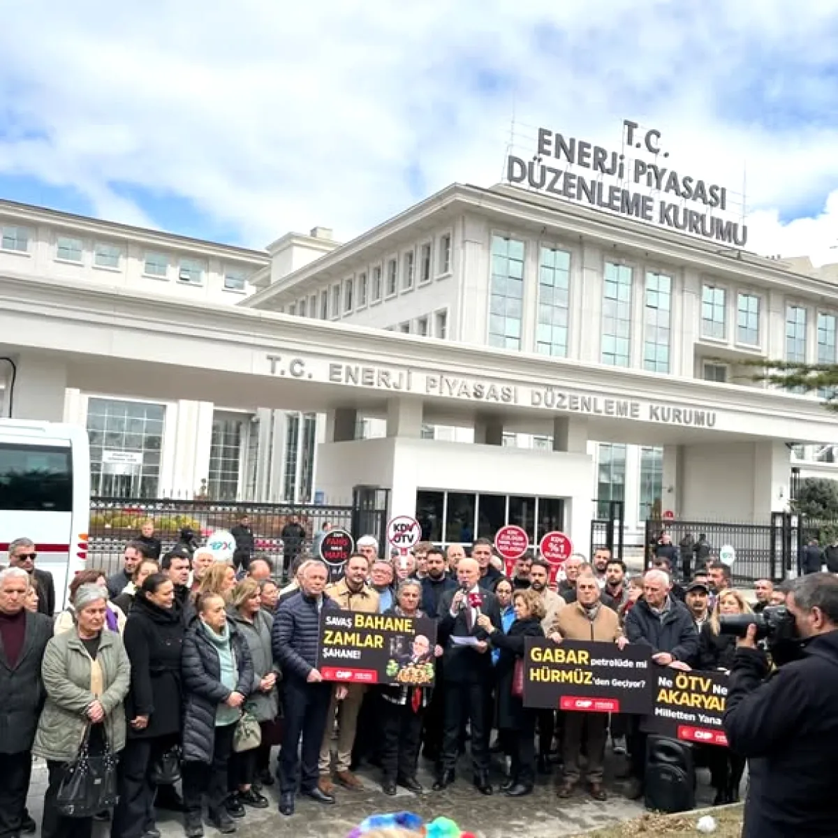 CHP'den Akaryakıt Zamlarına Sert Çıkış: 'Savaş Bize Yansıtılamaz' CHP'den Akaryakıt Zamlarına Sert Çıkış: 'Savaş Bize Yansıtılamaz'