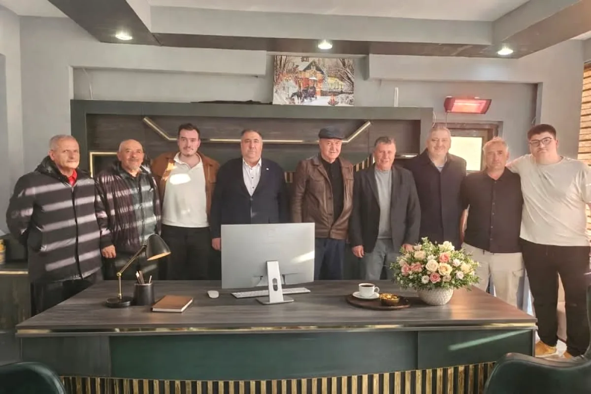 İYİ Parti'den Erenler'de Genç Girişimci Ziyareti İYİ Parti'den Erenler'de Genç Girişimci Ziyareti