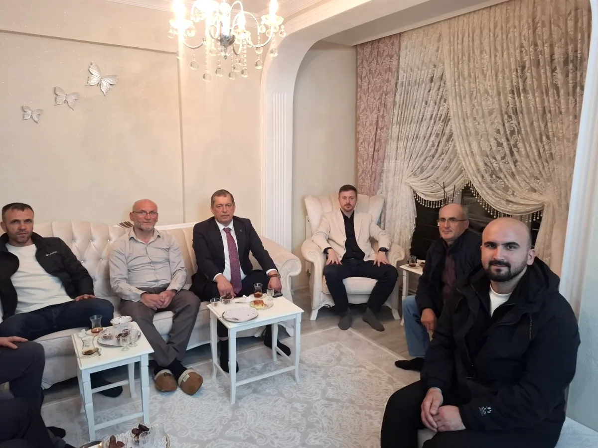 AK Parti Karamürsel'den Umre Dönüşü: Vefa Ziyareti AK Parti Karamürsel'den Umre Dönüşü: Vefa Ziyareti