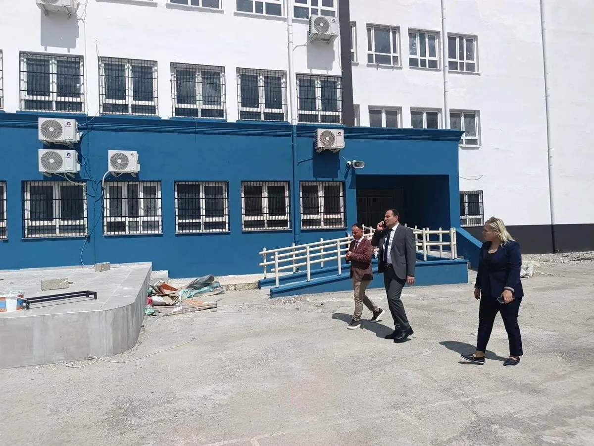 Seyhan'da Okul Güçlendirme Sürüyor: Müdürler İncelemeye Geldi Seyhan'da Okul Güçlendirme Sürüyor: Müdürler İncelemeye Geldi