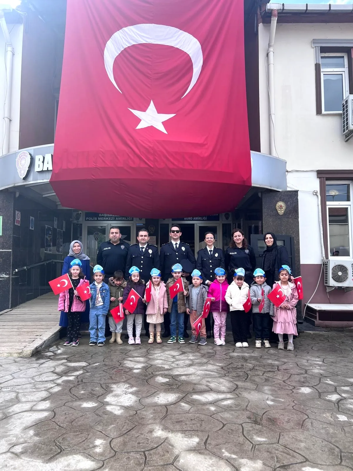 Başiskele'de Minikler Polis Mesleğini Keşfetti Başiskele'de Minikler Polis Mesleğini Keşfetti