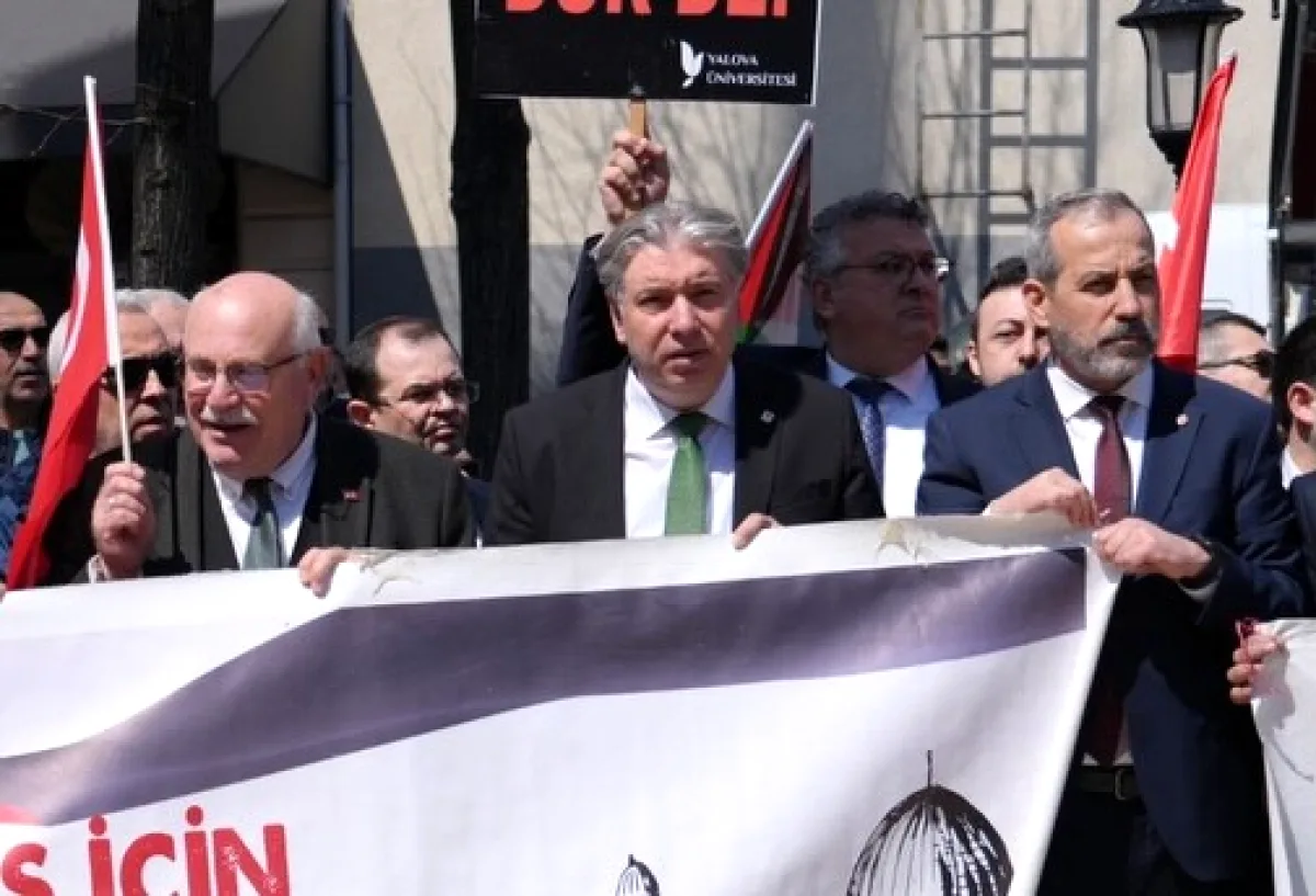 Yalova Üniversitesi'nden Filistin'e Destek: "Soykırımı Kınıyoruz" Yalova Üniversitesi'nden Filistin'e Destek: "Soykırımı Kınıyoruz"