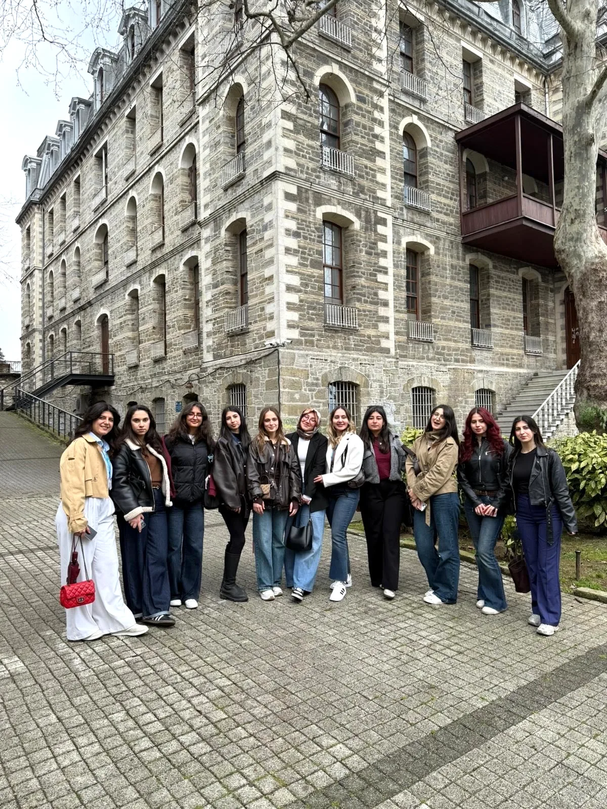 Sultangazi Öğrencileri Boğaziçi Üniversitesi'ni Gezdi Sultangazi Öğrencileri Boğaziçi Üniversitesi'ni Gezdi