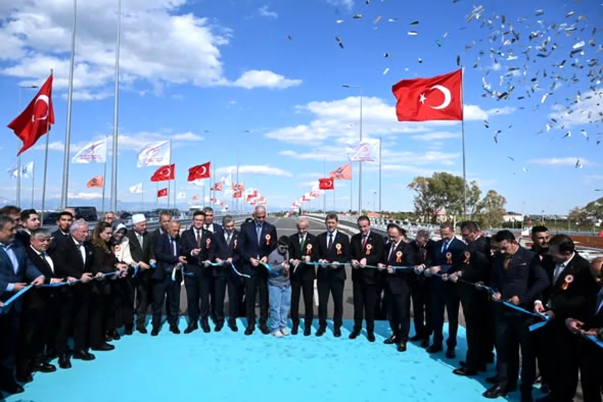 Antalya'nın Trafik Çilesine Çözüm: Altınkale Kavşağı Hizmete Açıldı Antalya'nın Trafik Çilesine Çözüm: Altınkale Kavşağı Hizmete Açıldı