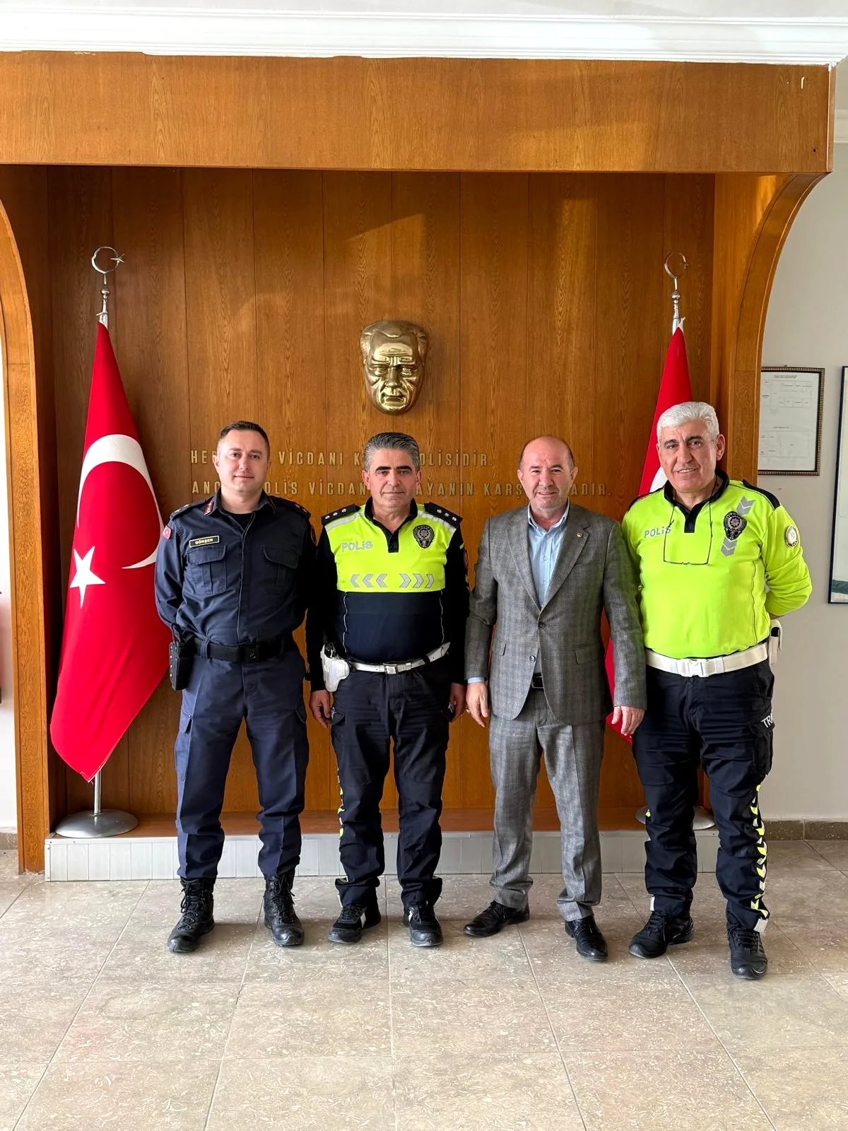 Polatlı Ticaret Odası'ndan Polis Haftası Ziyareti Polatlı Ticaret Odası'ndan Polis Haftası Ziyareti