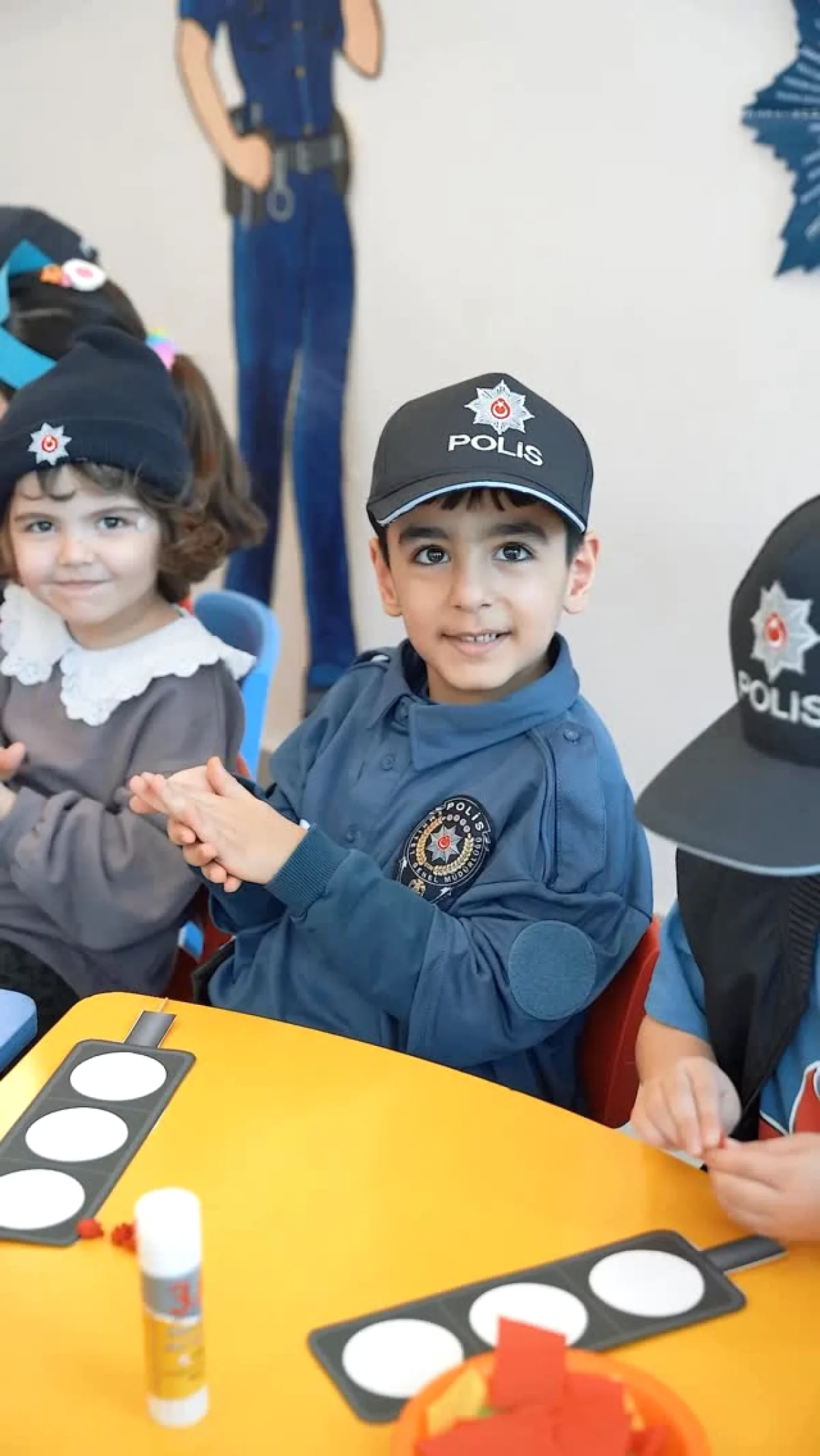Tuzla'da Polis Haftası'nda Çocuklar ve Polisler Buluştu Tuzla'da Polis Haftası'nda Çocuklar ve Polisler Buluştu