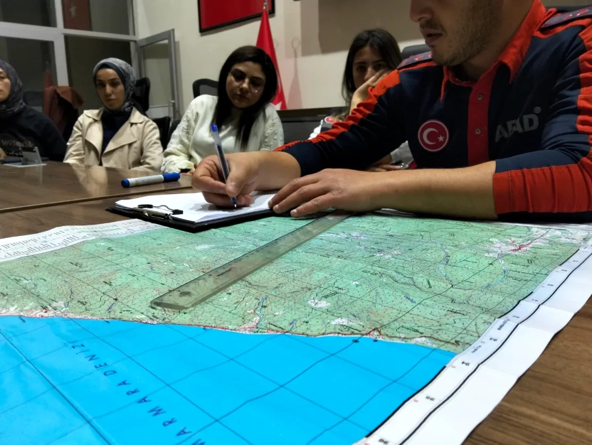 Yalova'da Arama Kurtarma Ekibi Afet Eğitimine Katıldı Yalova'da Arama Kurtarma Ekibi Afet Eğitimine Katıldı