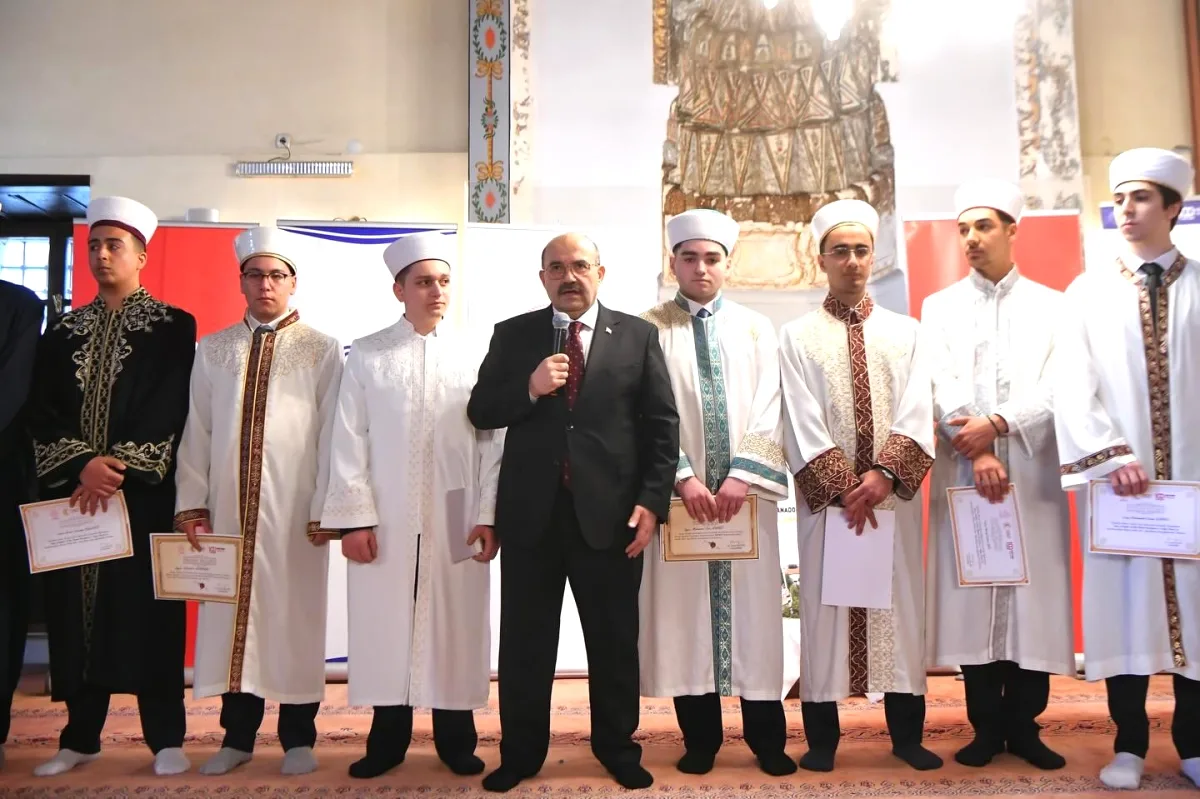 Genç Hatiplerin Gür Sesleri Vali Ustaoğlu'ndan Tebrik Aldı Genç Hatiplerin Gür Sesleri Vali Ustaoğlu'ndan Tebrik Aldı