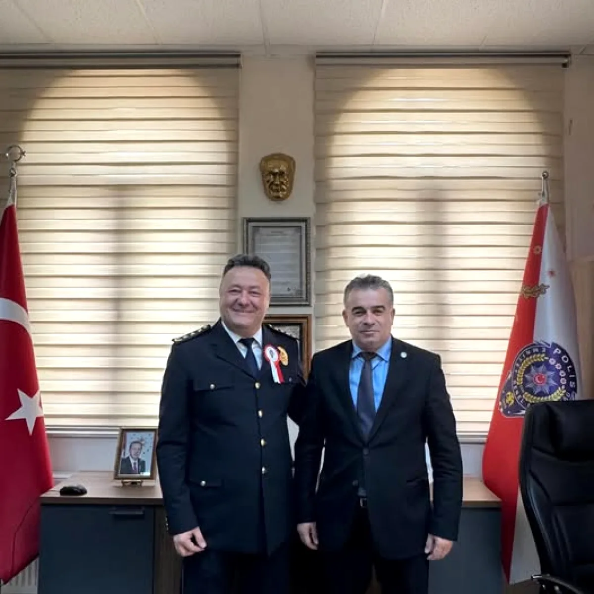 Polis Haftası'nda DSİ'den Karesi Emniyet'e Ziyaret Polis Haftası'nda DSİ'den Karesi Emniyet'e Ziyaret