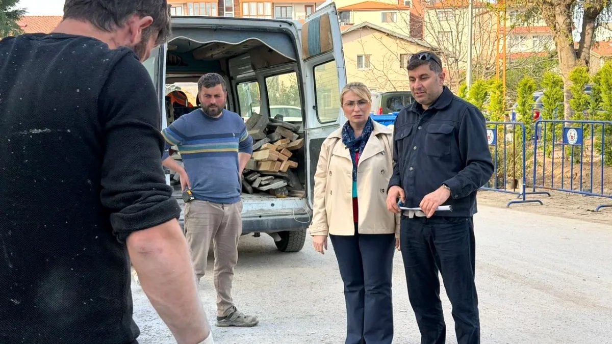 Altınova'da Kaldırımlar Modernleşiyor: 2 Bin Metrekare Tamamlandı Altınova'da Kaldırımlar Modernleşiyor: 2 Bin Metrekare Tamamlandı