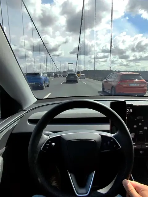 Tesla'nın Otonom Sürüşü FSD Hollanda'da Resmen Onaylandı: Direksiyona Dokunmaya Gerek Kalmayacak