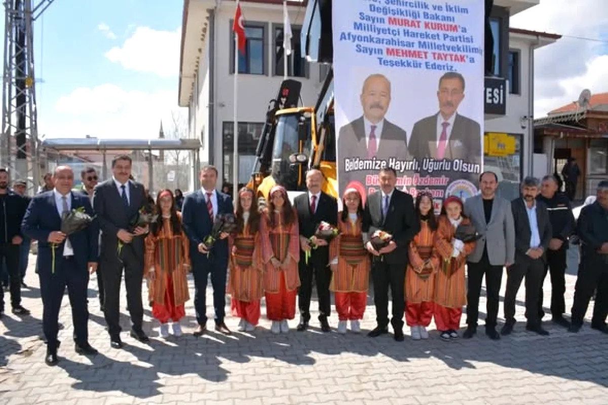 ÖZBURUN Beldesine Hibe İş Makinesi: MHP Afyonkarahisar'dan Teşekkür ÖZBURUN Beldesine Hibe İş Makinesi: MHP Afyonkarahisar'dan Teşekkür