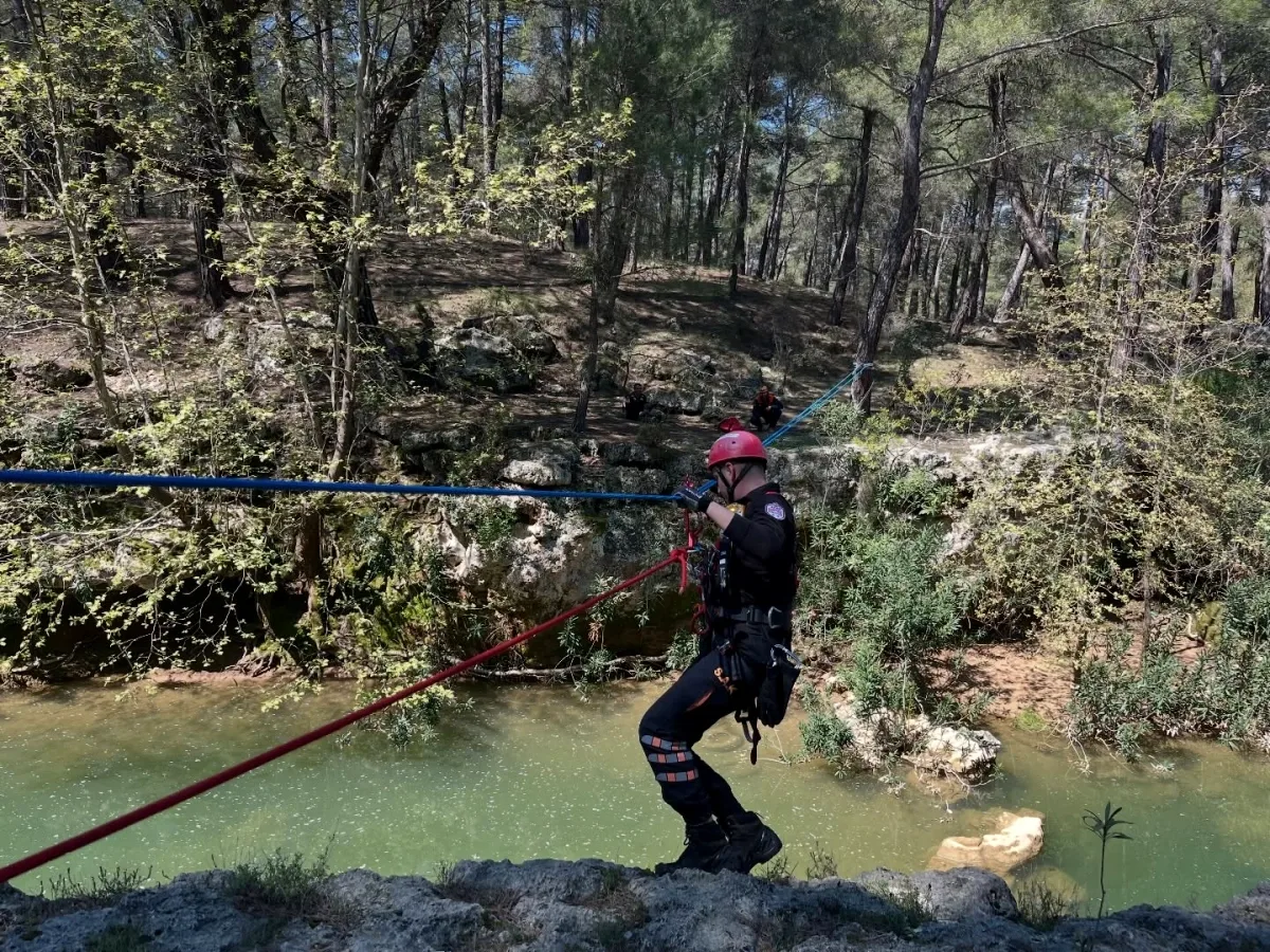 Silivri Arama Kurtarma Ekibi Antalya'da İleri Seviye İpli Kurtarma Eğitimi Aldı Silivri Arama Kurtarma Ekibi Antalya'da İleri Seviye İpli Kurtarma Eğitimi Aldı