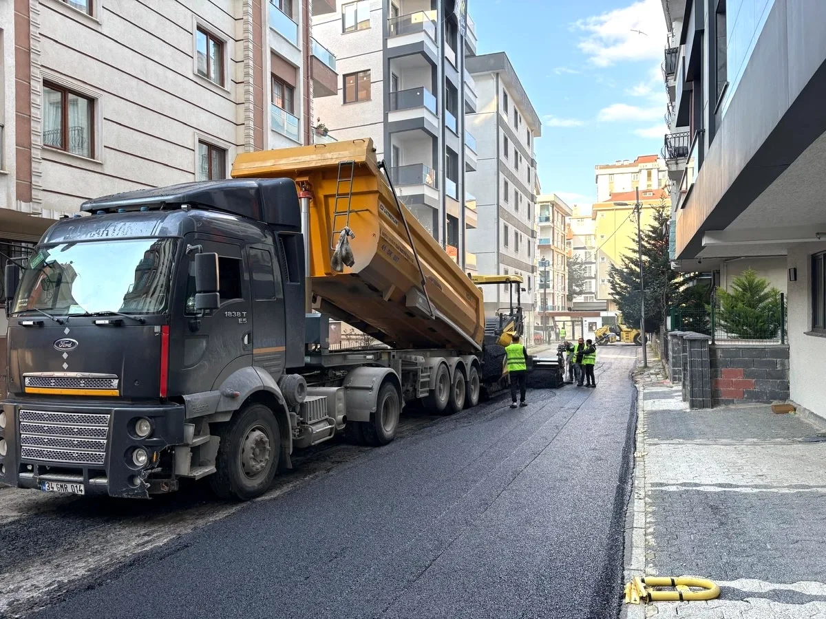 Çekmeköy'de Asfalt Yenileme Çalışmaları Hız Kesmeden Devam Ediyor Çekmeköy'de Asfalt Yenileme Çalışmaları Hız Kesmeden Devam Ediyor